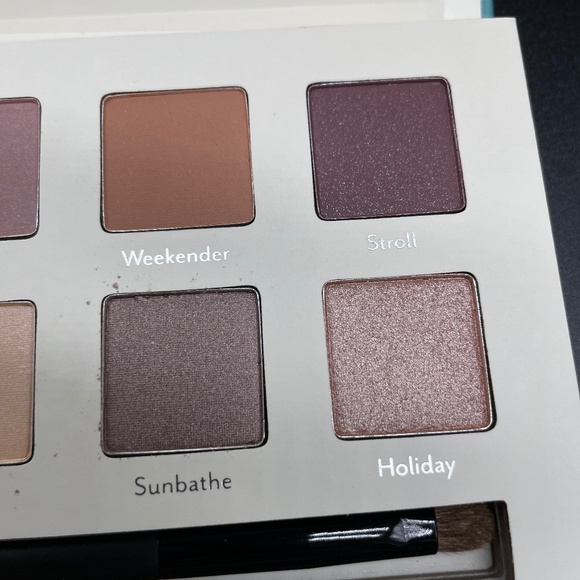 Cargo "Take Me Away!" 12 Pan Eye Shadow Palette W/Dual-Ended Brush 0.8g NIB - Picture 8 of 10